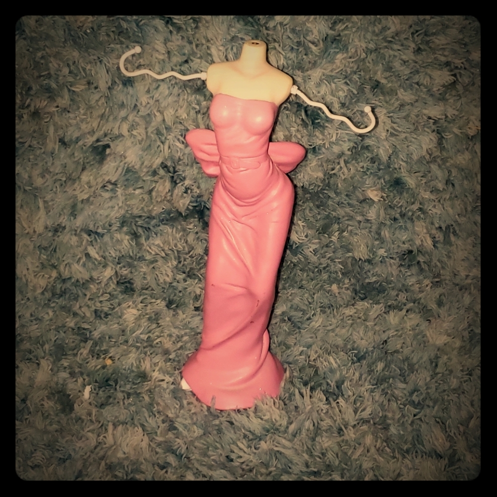 Braclett\neclace holder
